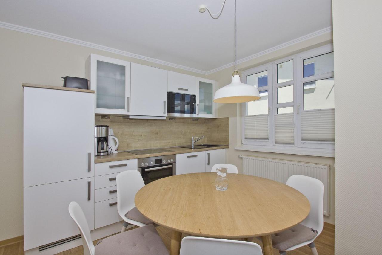 Mit Meerblick Und Balkon, Gratis Nutzung Vom Ahoi Erlebnisbad Und Sauna In Sellin - Meeresblick Fewo 24 Гёрен Экстерьер фото